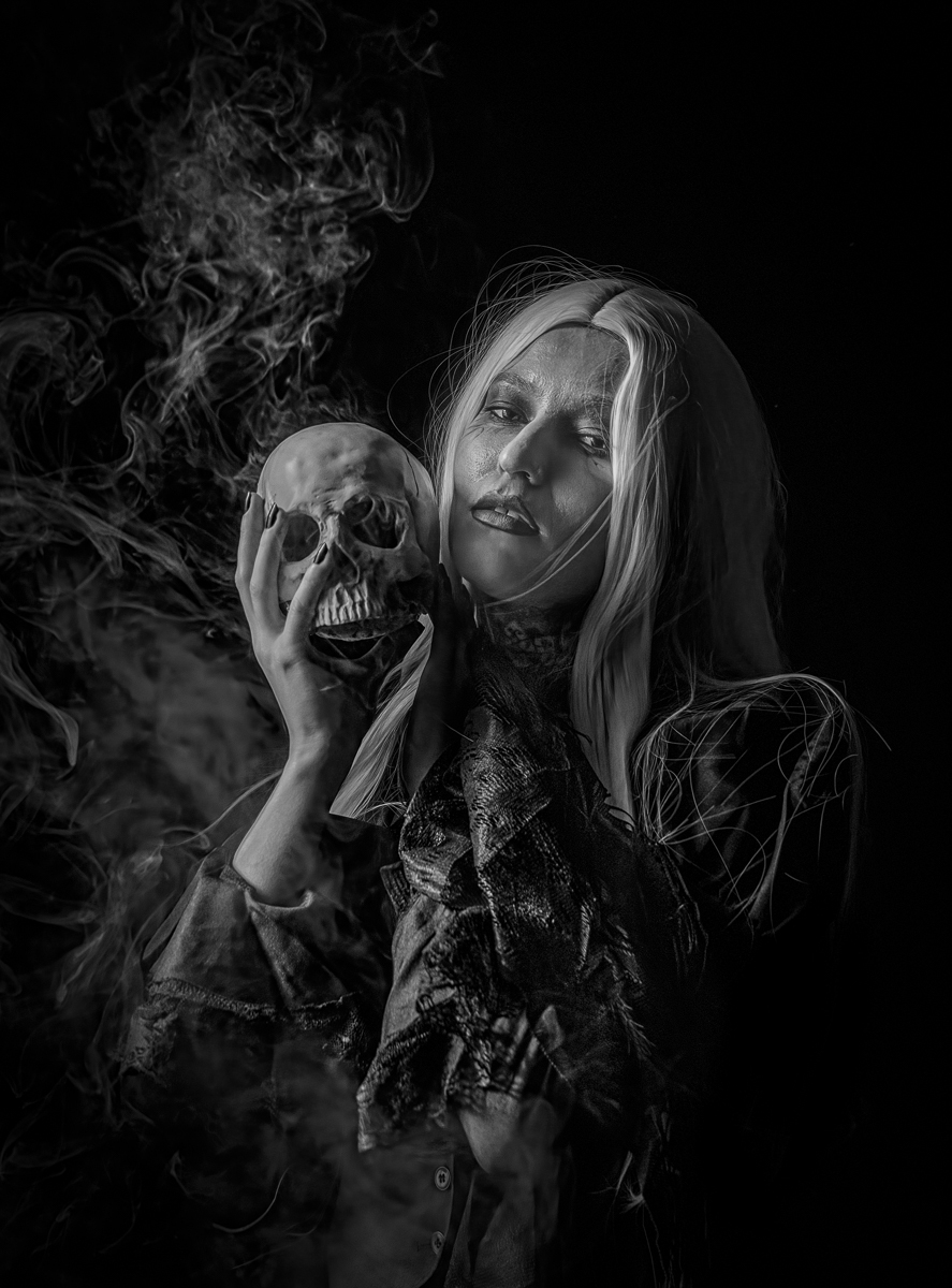 WHISPERS TO THE DEAD by Katrina Devenport